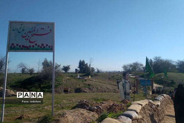 بازدید کاروان دختران دانش‌آموز از فتح‌المبین در اردوی راهیان نور