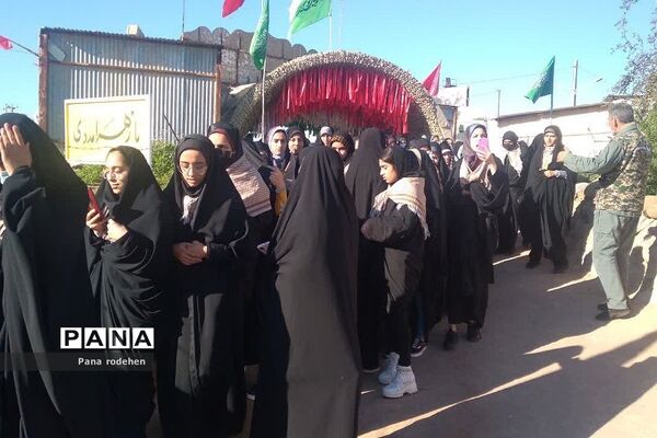 بازدید کاروان دختران دانش‌آموز از فتح‌المبین در اردوی راهیان نور