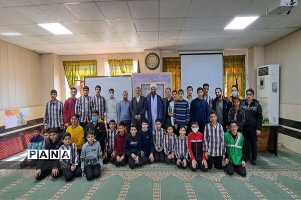 برگزاری نماز جماعت در دبیرستان علی بن ابیطالب ناحیه 3 کرج