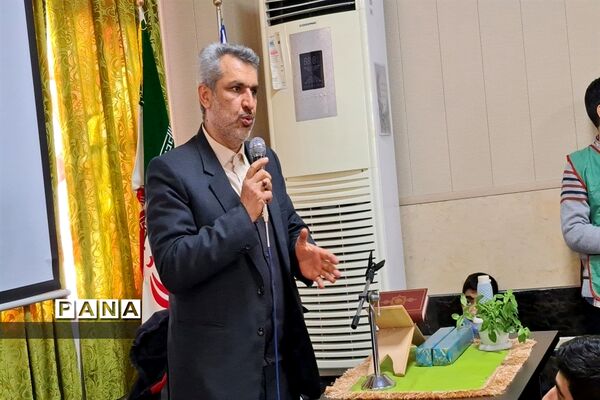برگزاری نماز جماعت در دبیرستان علی بن ابیطالب ناحیه 3 کرج