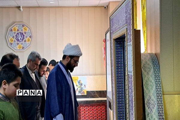 برگزاری نماز جماعت در دبیرستان علی بن ابیطالب ناحیه 3 کرج