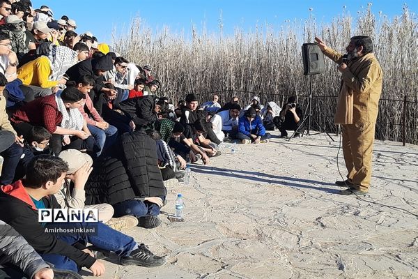 اردوی پیشرفت نورانی با حضور دانش‌آموزان مدارس سمپادی در نهر خین  خرمشهر