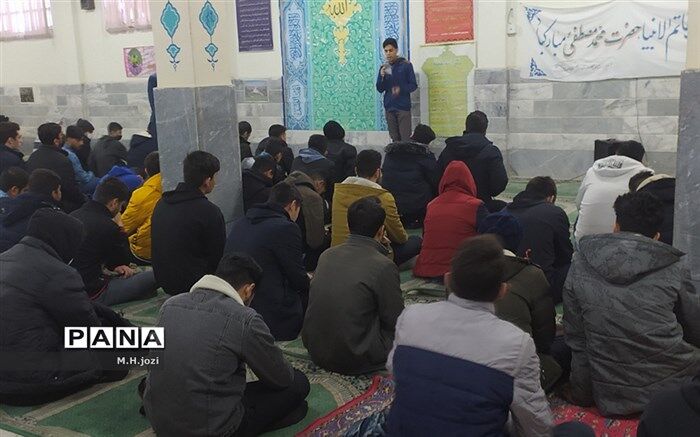 مراسم عید مبعث در دبیرستان آیت الله خامنه ای برگزار شد