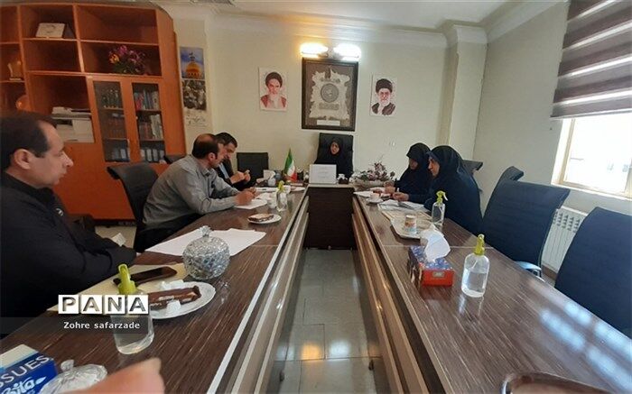 نشست کیفیت‌بخشی آموزشی و پرورشی مدارس متوسطه اول در رودهن برگزار شد