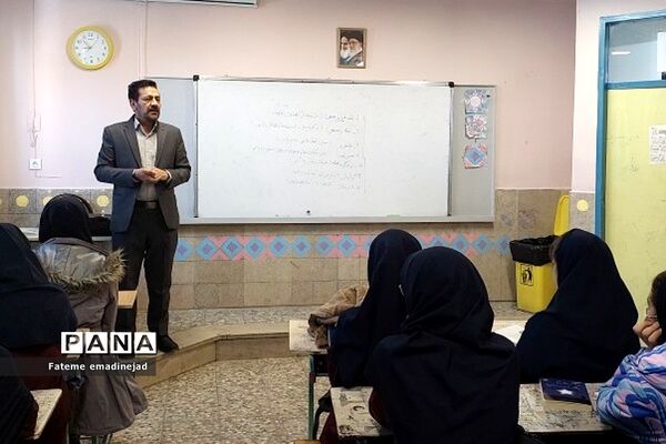 برگزاری جلسات پرسش و پاسخ اعتقادی و ملی در دبیرستان آزاده رودهن