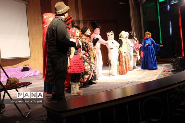 نمایش موزیکال و شاد شهر عروسک‌ها