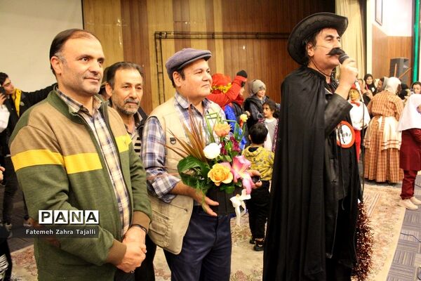 نمایش موزیکال و شاد شهر عروسک‌ها