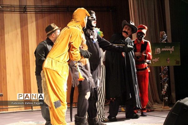 نمایش موزیکال و شاد شهر عروسک‌ها