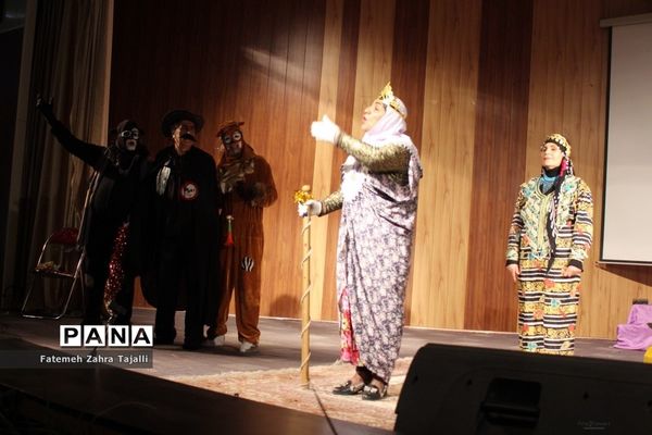 نمایش موزیکال و شاد شهر عروسک‌ها