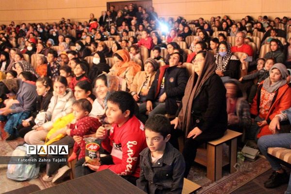 نمایش موزیکال و شاد شهر عروسک‌ها