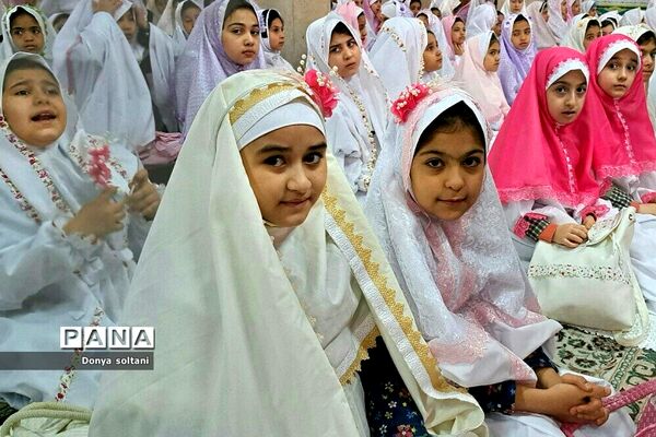 جشن ‌تکلیف دانش‌آموزان مدرسه حجاب ناحیه یک بهارستان