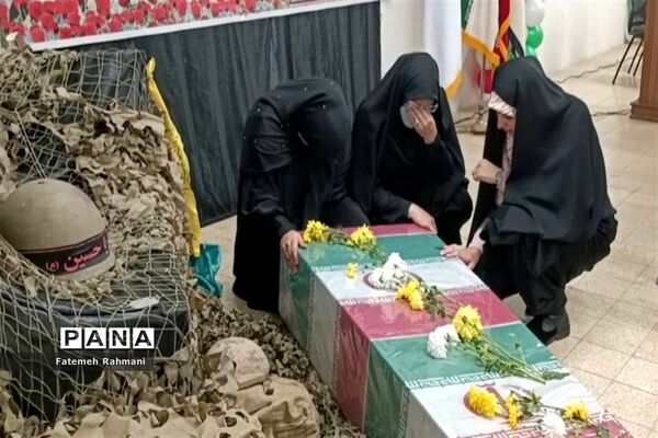 برگزاری یادواره  شهدا در دبیرستان فرزانگان ۸