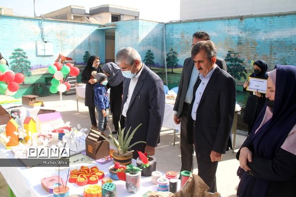 برگزاری نمایشگاه دست‌سازه و بازارچه دانش‌آموزی در دبیرستان غیر دولتی  اندیشه برتران بهبهان