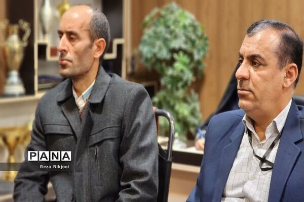 نشست هم‌اندیشی و آموزش خانواده روسای انجمن مدارس ناحیه یک بهارستان