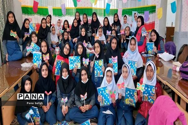 بازدید دانش‌آموزان مدرسه هفت تیر از کانون فرهنگی و هنری بافق