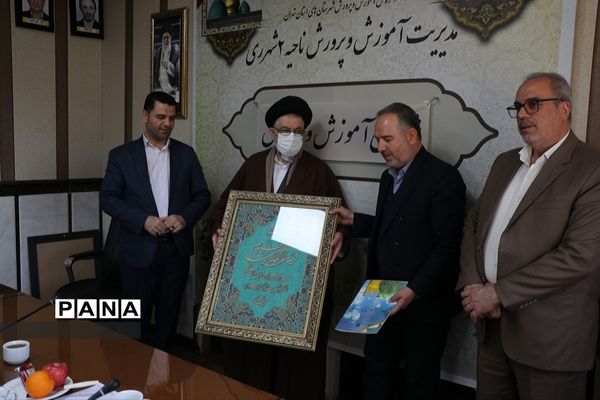 برگزاری جلسه شورای آموزش و پرورش درسالن همایش آموزش و پرورش ناحیه 2 شهرری