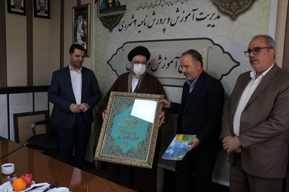 برگزاری جلسه شورای آموزش و پرورش درسالن همایش آموزش و پرورش ناحیه 2 شهرری