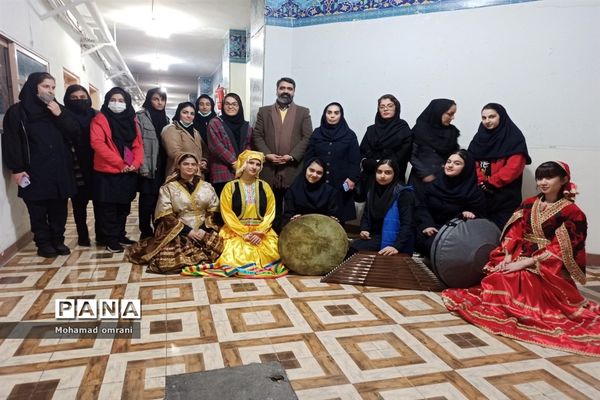 افتتاح نمایشگاه تولیدات دانش‌آموزی قومیت‌ها و بوم گردی منطقه۲