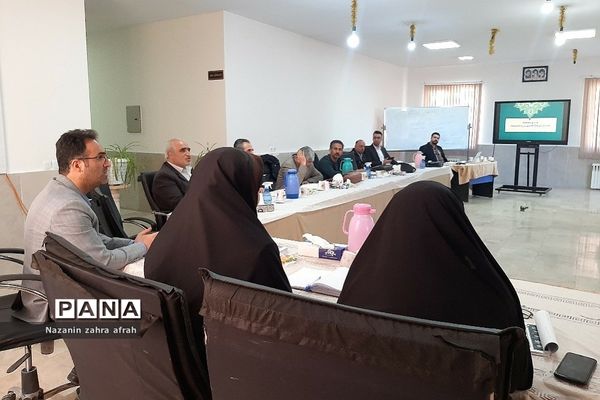 برگزاری نشست هم‌اندیشی مدیران متوسطه دوم در آموزش و پرورش رودهن