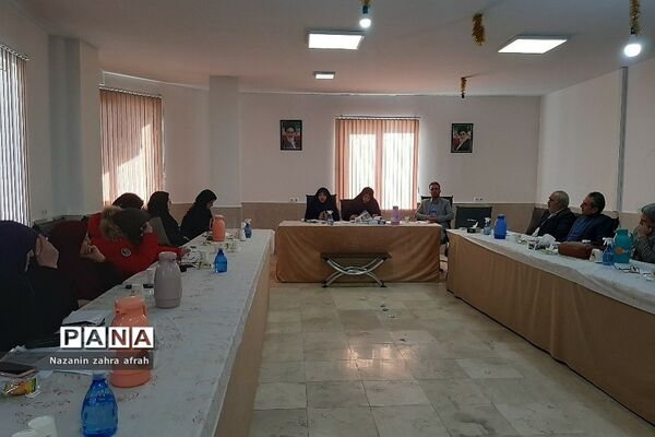 برگزاری نشست هم‌اندیشی مدیران متوسطه دوم در آموزش و پرورش رودهن