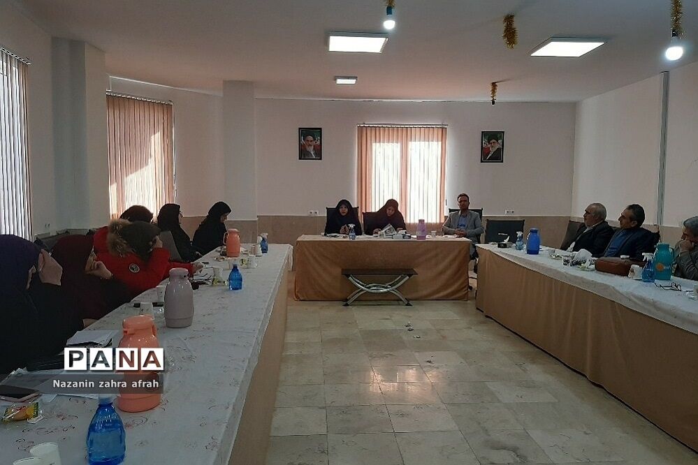 برگزاری نشست هم‌اندیشی مدیران متوسطه دوم در آموزش و پرورش رودهن