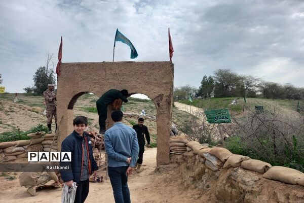 بازدید دانش‌آموزان منطقه ۱۳ از یادمان فتح‌المبین