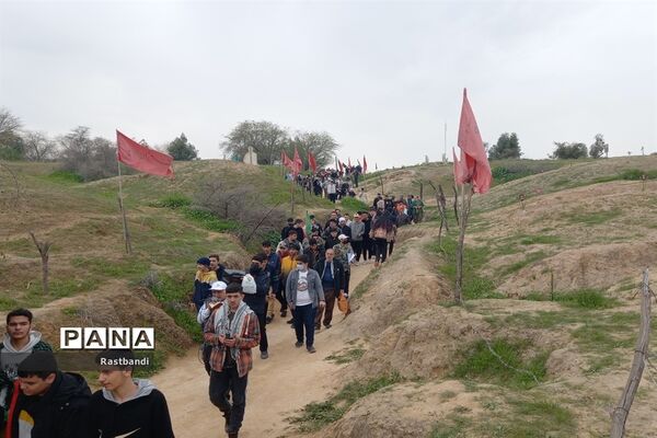 بازدید دانش‌آموزان منطقه ۱۳ از یادمان فتح‌المبین