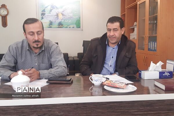 نشست کیفیت‌بخشی آموزشی و پرورشی مدارس متوسطه اول در رودهن 