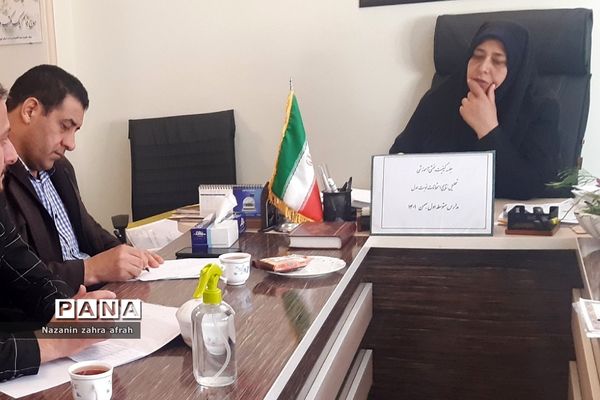 نشست کیفیت‌بخشی آموزشی و پرورشی مدارس متوسطه اول در رودهن 