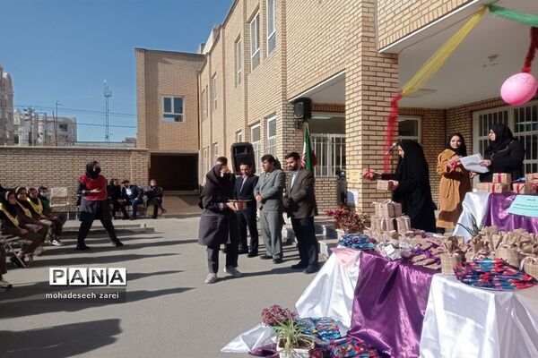 تقدیر از دانش‌آموزان برتر تحصیلی در مدرسه عترت قرچک