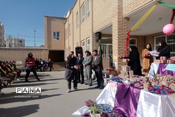 تقدیر از دانش‌آموزان برتر تحصیلی در مدرسه عترت قرچک