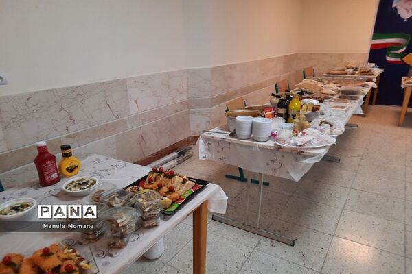 برگزاری جشنواره غذا و صنایع‌دستی در مدرسه فرزانگان شهدای مدافع حرم ملارد