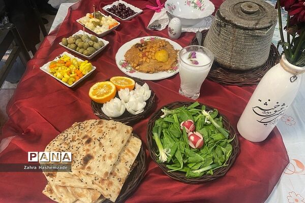 جشنواره غذا مدرسه استعدادهای درخشان شهید بهشتی ناحیه یک ری