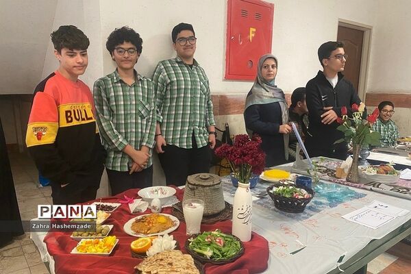 جشنواره غذا مدرسه استعدادهای درخشان شهید بهشتی ناحیه یک ری
