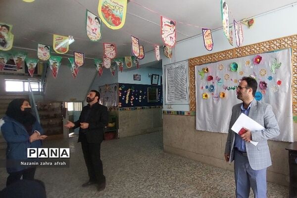 بازدید و ارزیابی نمایشگاه مدرسه انقلاب  دبیرستان آزاده رودهن