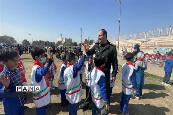 تداوم انقلاب با مانور بزرگ یاوران انقلاب پیشتاز ناحیه یک اهواز