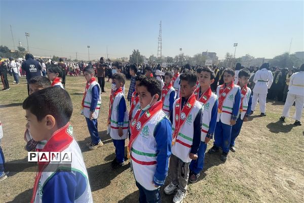 تداوم انقلاب با مانور بزرگ یاوران انقلاب پیشتاز ناحیه یک اهواز