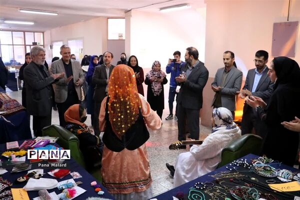 دومین روز نمایشگاه دستان پرتوان دختران سرزمین من در ملارد