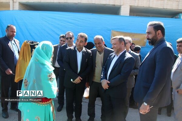 برپایی بازارچه خیریه توسط انجمن‌های اولیا و مربیان استان سمنان