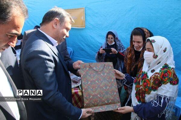 برپایی بازارچه خیریه توسط انجمن‌های اولیا و مربیان استان سمنان