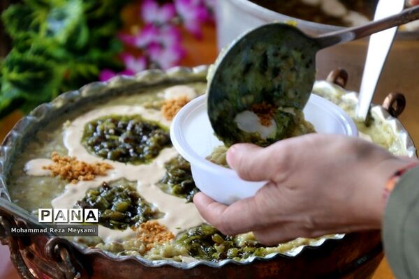 برپایی بازارچه خیریه توسط انجمن‌های اولیا و مربیان استان سمنان