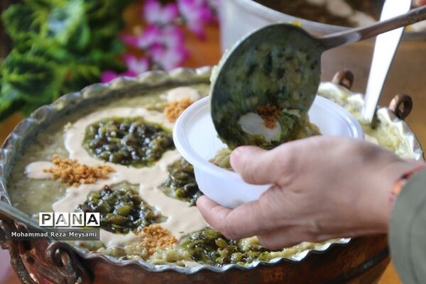 برپایی بازارچه خیریه توسط انجمن‌های اولیا و مربیان استان سمنان