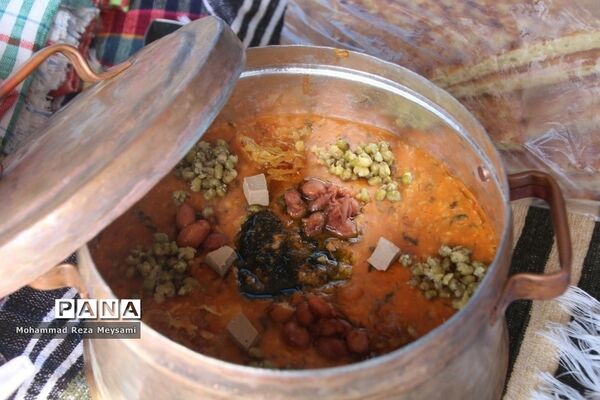 برپایی بازارچه خیریه توسط انجمن‌های اولیا و مربیان استان سمنان