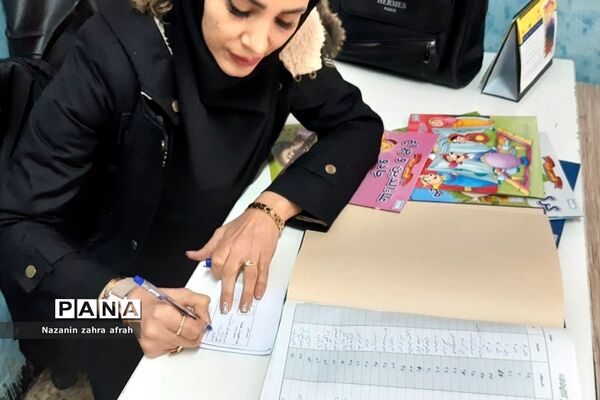 فعالیت‌های کتابخوانی در دبستان ارشاد رودهن
