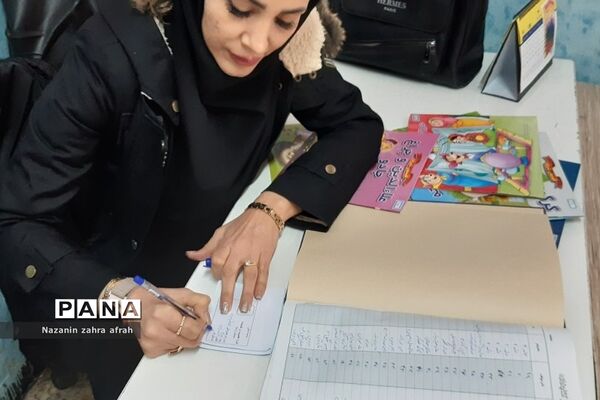 فعالیت‌های کتابخوانی در دبستان ارشاد رودهن