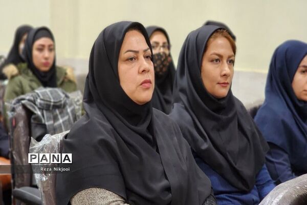 برگزاری کارگاه توانمندسازی آموزگاران مدارس غیردولتی در ناحیه‌ یک‌ بهارستان