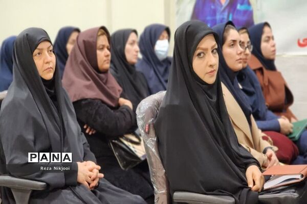 برگزاری کارگاه توانمندسازی آموزگاران مدارس غیردولتی در ناحیه‌ یک‌ بهارستان