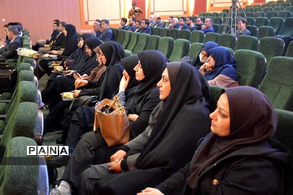 آیین کلنگ‌زنی دو باب مدرسه و تکریم محسن معظمی‌پور خیر نیک‌اندیش در شهرستان خمینی شهر