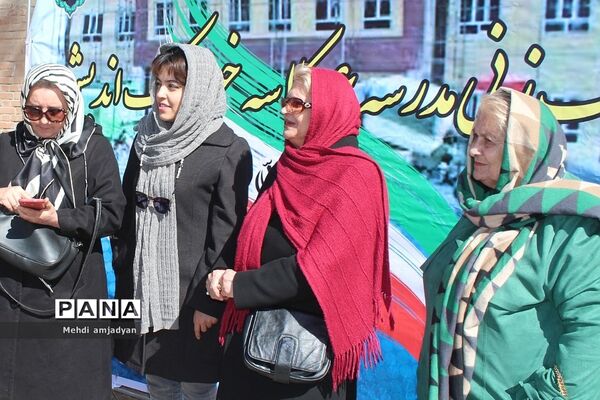 آیین کلنگ‌زنی مدرسه شش کلاسه در بهارستان دو