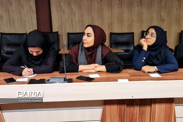جلسه هدایت تحصیلی و تشریح پوشه کار مشاوران در بهارستان 2